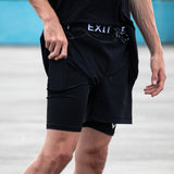 Salida de pantalones cortos deportivos.